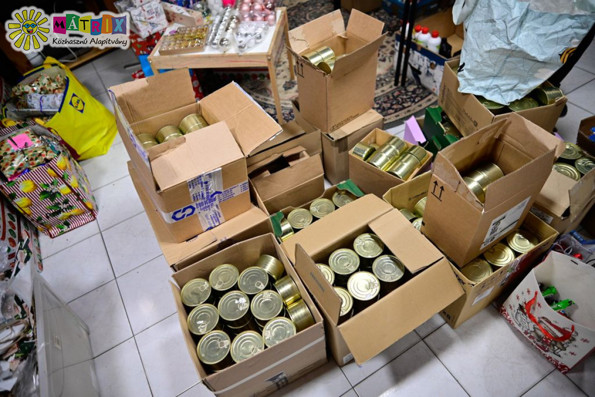 Élelmiszer csomagot kapott 600 család