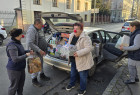 Többezer kisgyermeknek küldték szét a bohócdoktorok a finomságokat, játékokat