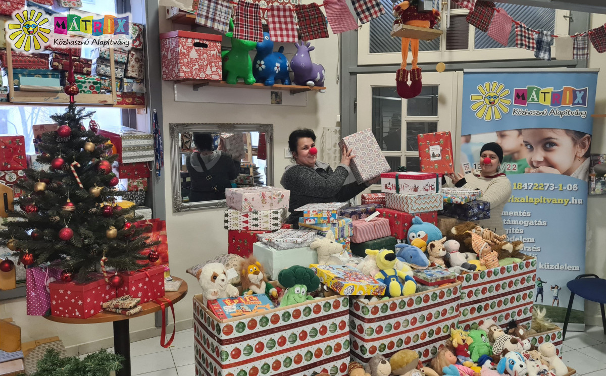 Utókarácsony a bohócdoktorokkal, ajándék kisgyermekesek támogatása