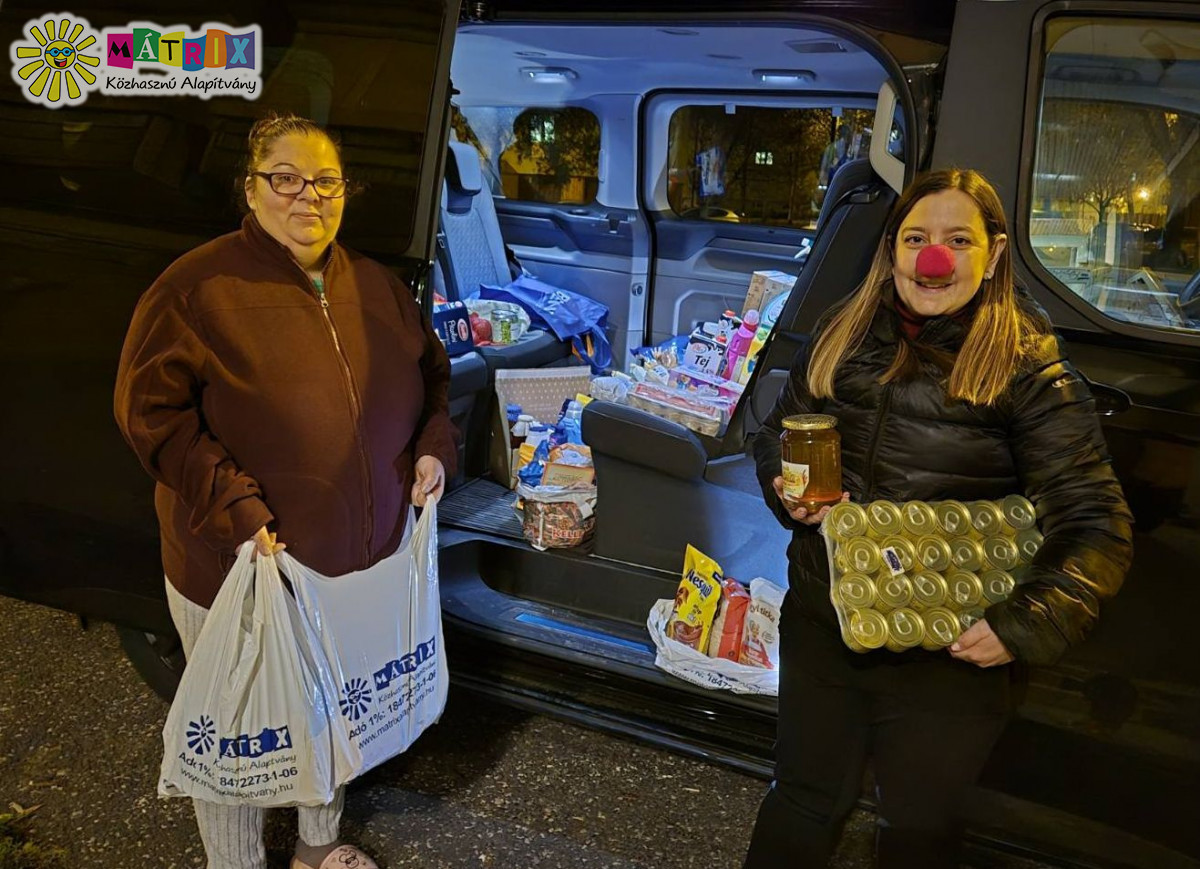 Galéria / Bohócdoktorok vitték az ételt a Szeretetkocsival