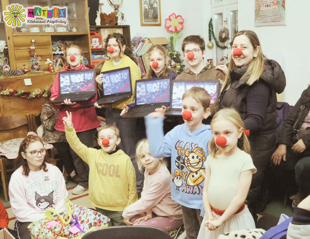 Bohócdoktorok vitték a laptopokat - esélyteremtés