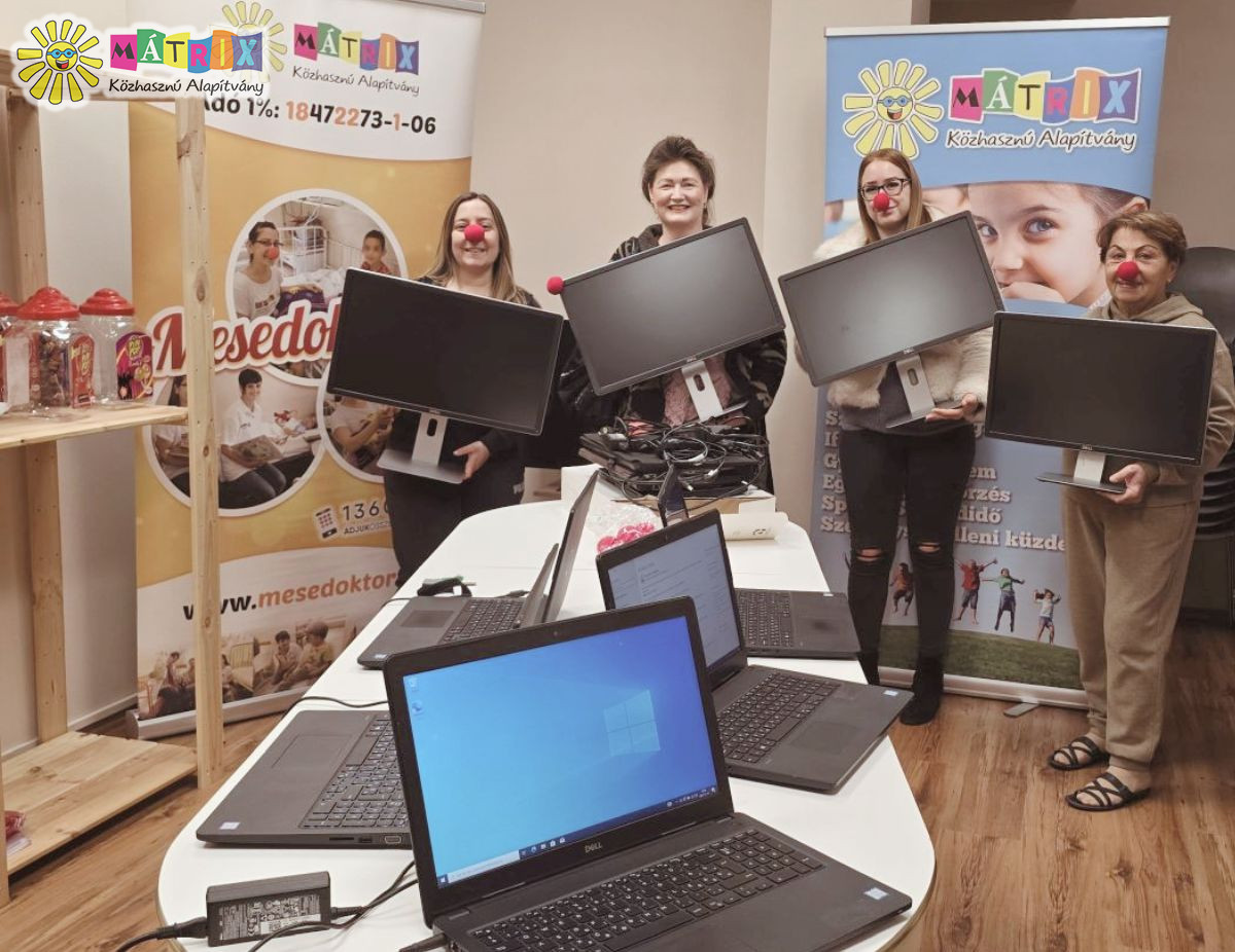 Számítógép adomány a bohócdoktoroktól 