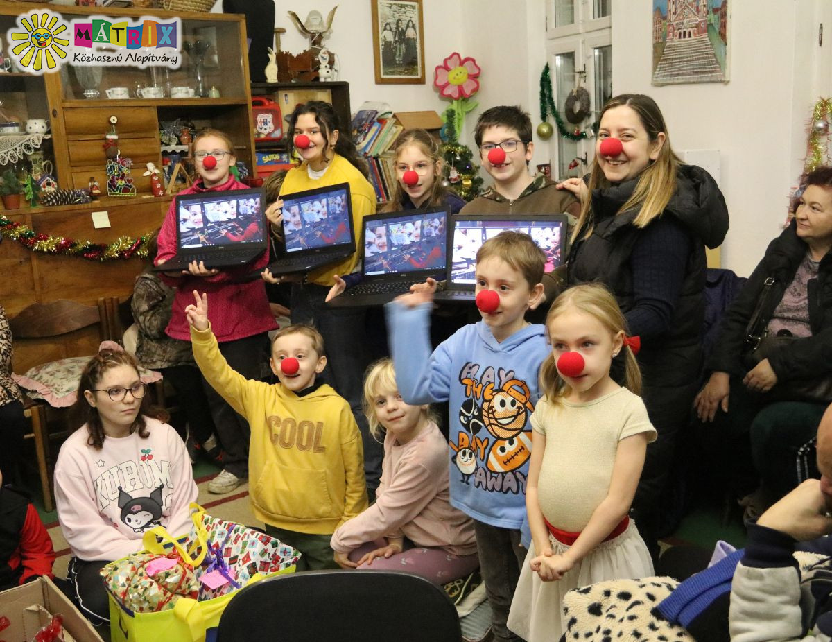 Galéria / Laptop, támogatás, bohócdoktorok