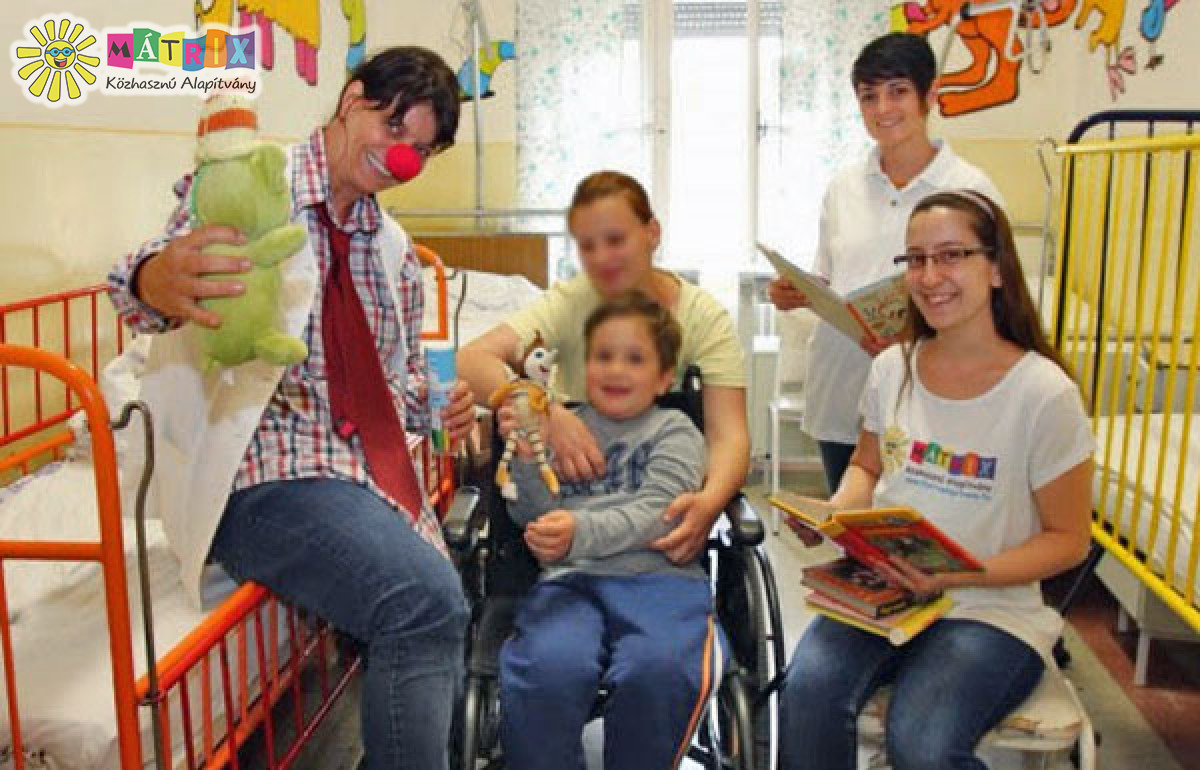 Galéria / Meseolvasás a bohócdokikkal